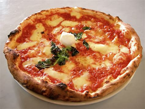 wikipedia napoletana|what does neapolitan pizza mean.